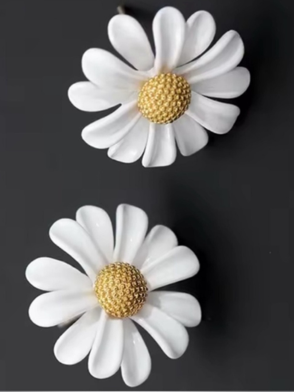 Fashion Jewelry White and Gold Daisy Stud Earrings - Women Jewelry